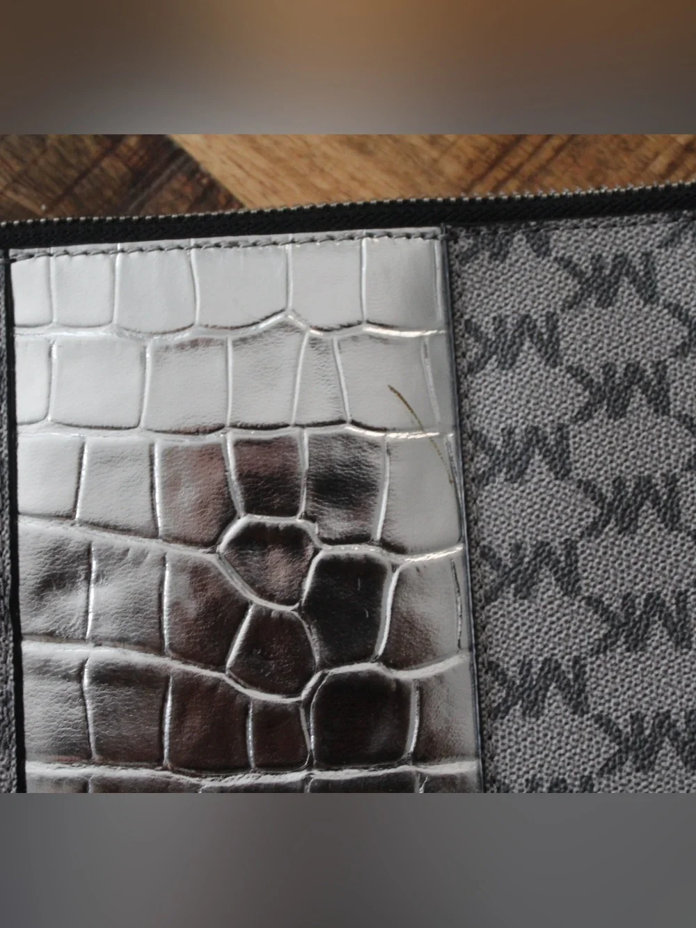 Michael Kors Gray Signature Logo Wristlet Silver Croc Embossed Y2K Wallet Clutch